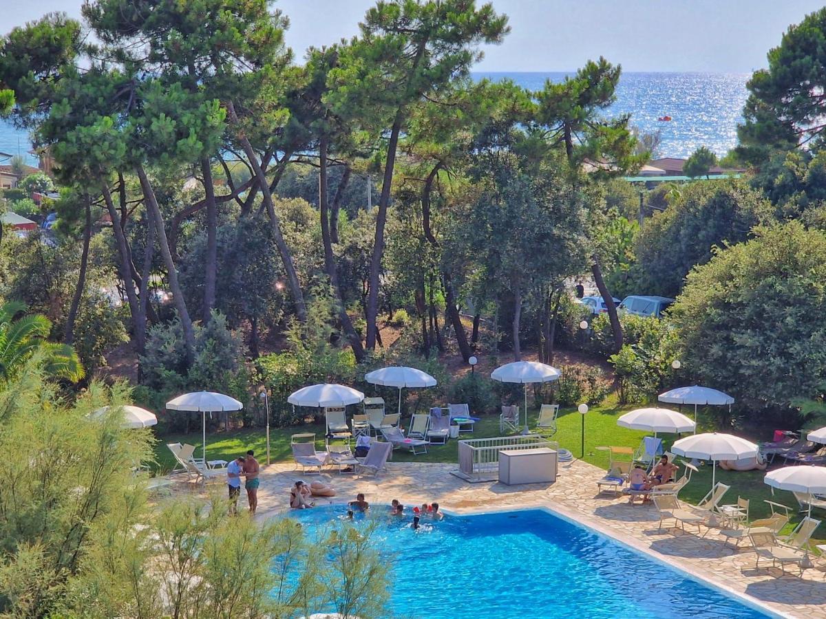 Hotel Villa Elsa Marina di Massa Exteriör bild