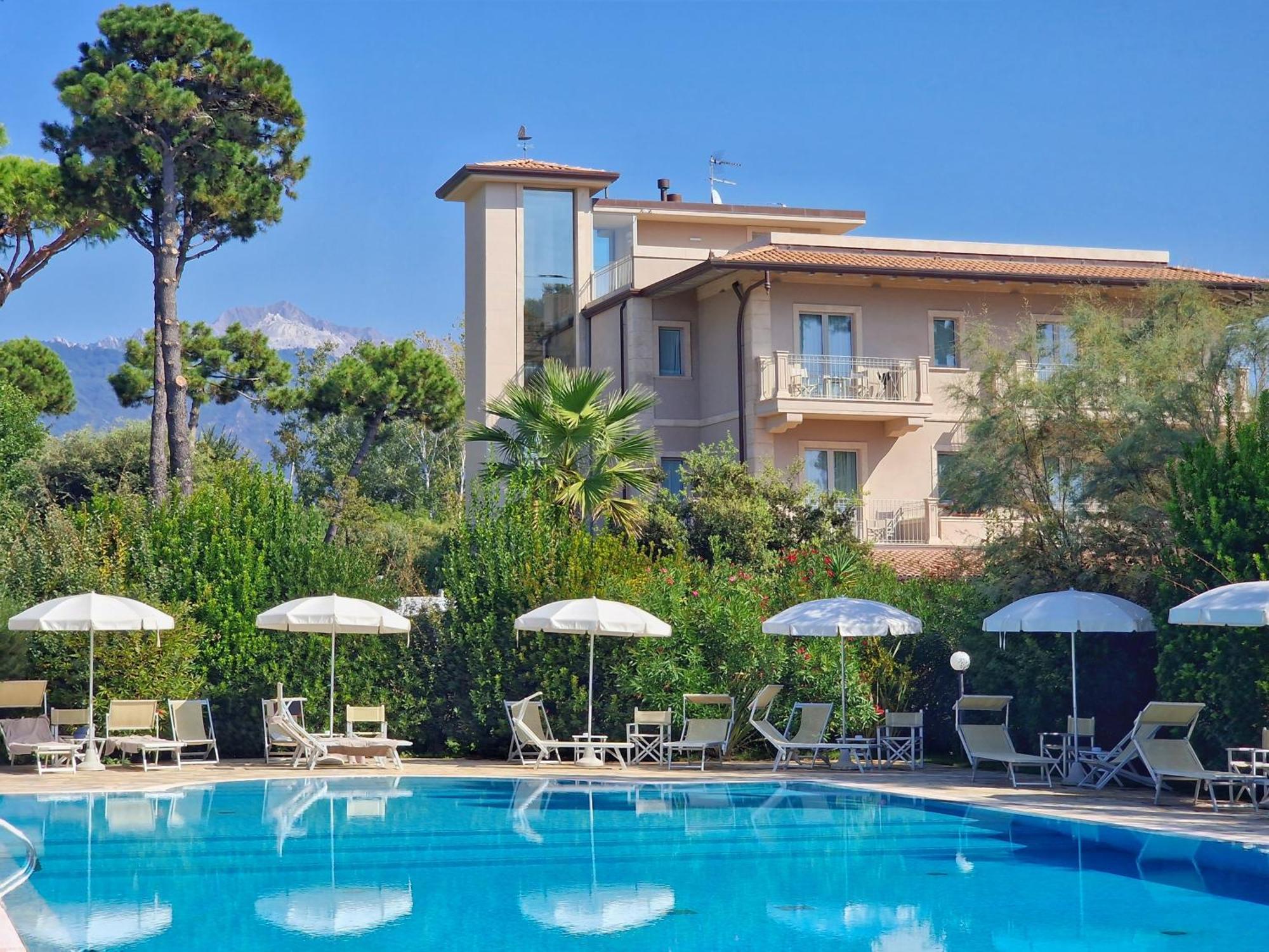 Hotel Villa Elsa Marina di Massa Exteriör bild