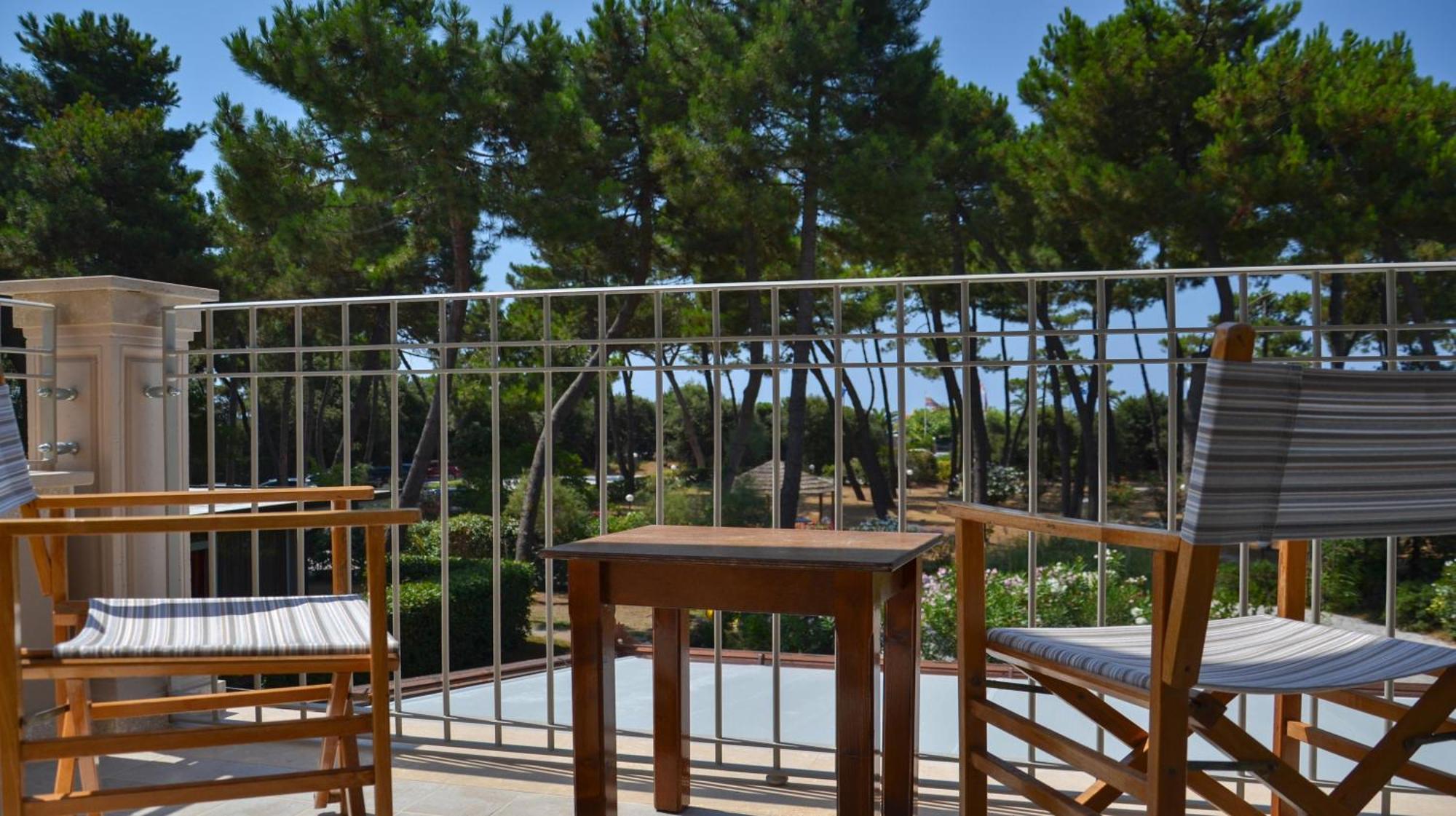 Hotel Villa Elsa Marina di Massa Exteriör bild
