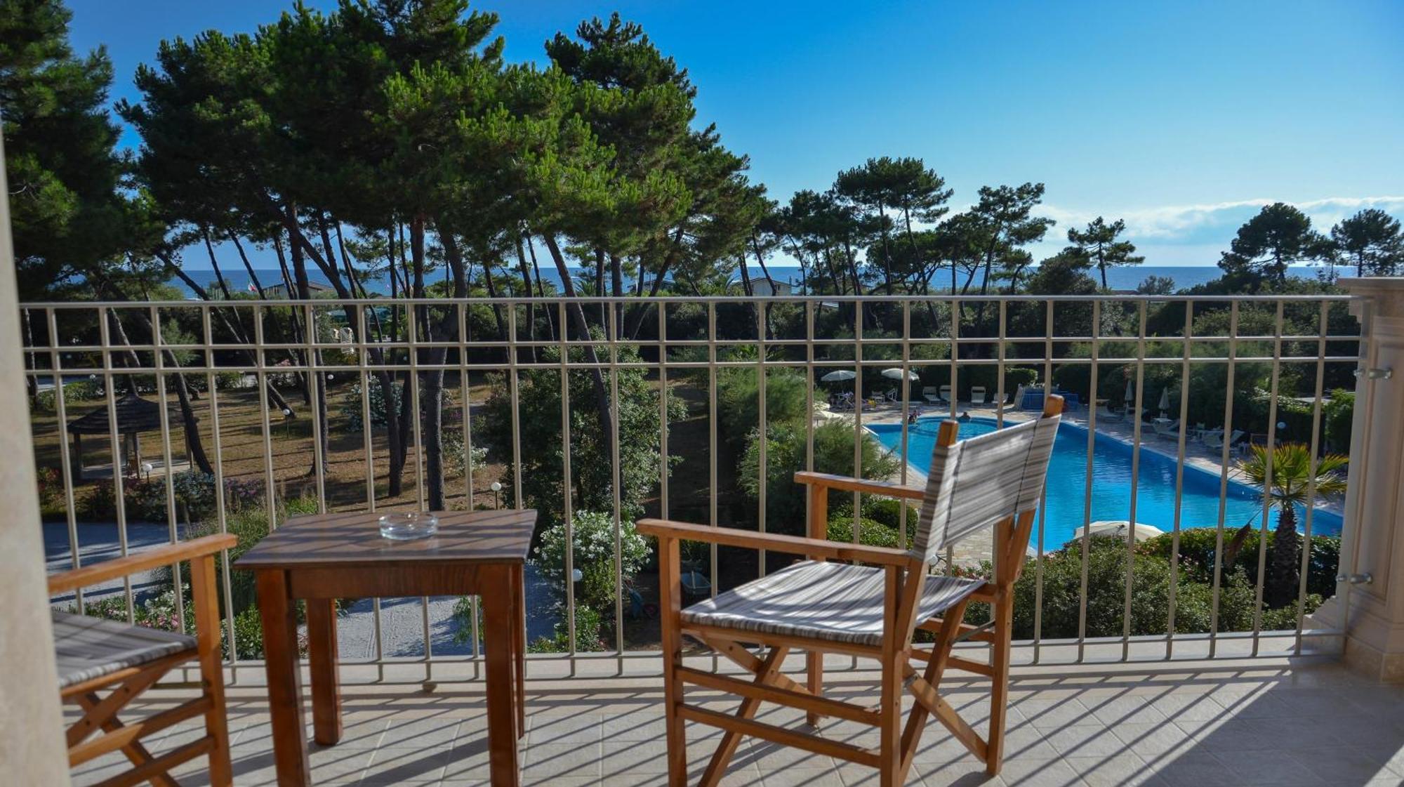 Hotel Villa Elsa Marina di Massa Exteriör bild