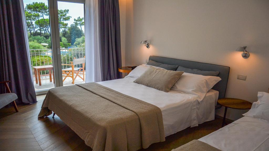 Hotel Villa Elsa Marina di Massa Exteriör bild