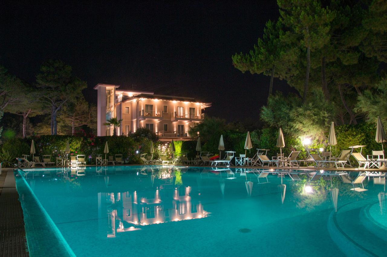 Hotel Villa Elsa Marina di Massa Exteriör bild