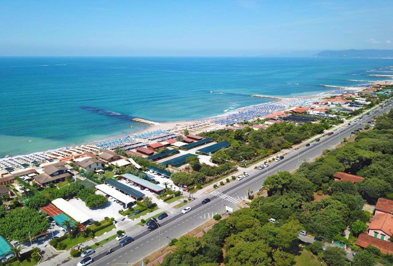Hotel Villa Elsa Marina di Massa Exteriör bild