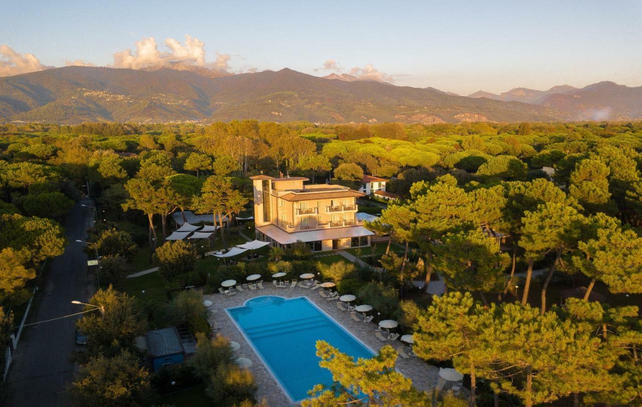Hotel Villa Elsa Marina di Massa Exteriör bild